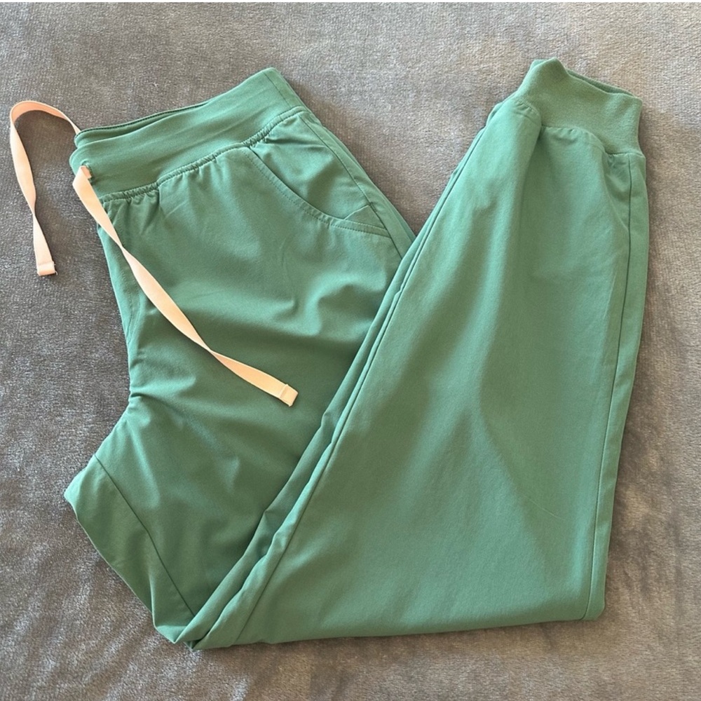NWOT Zamora Feex Lined Jogger size Med